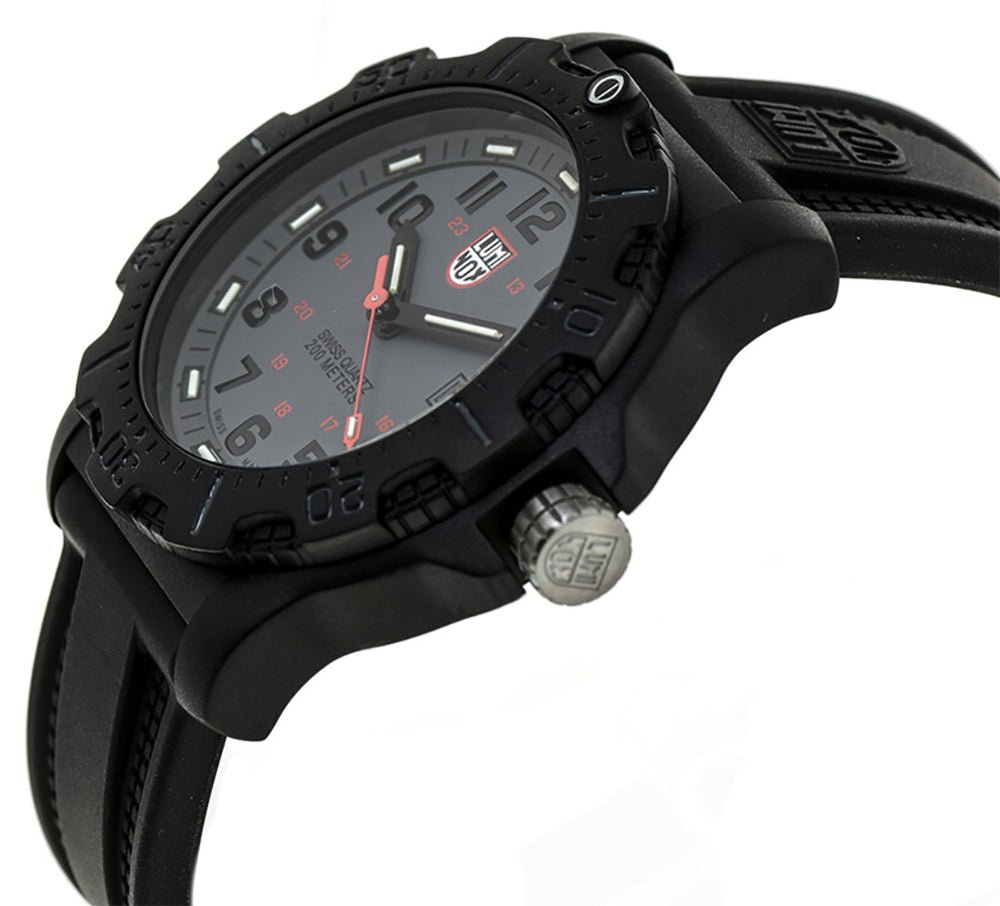 Luminox Black Ops PC Carbon Gray Dial Black Rubber Strap Date Divers Q